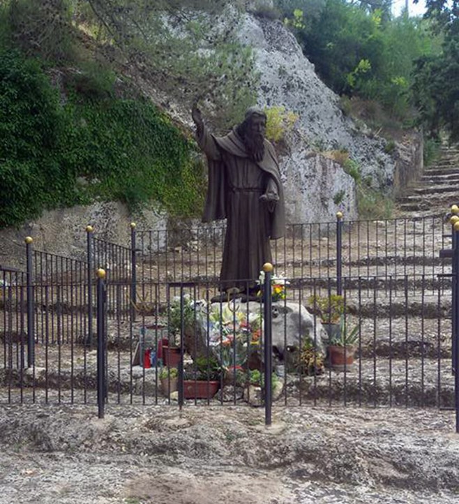 san corrado statua bruciata dal fuoco