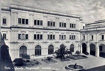 Cortile-scuola-magistrale-noto.jpg