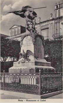 Noto-Siracusa-Monumento-ai-Caduti-Cartolina-fp-anni.jpg